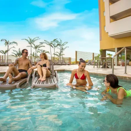 Hot Beach Suites Piscinas Area de Lazer